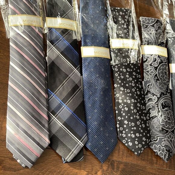 Lot Of 8 NEW Michael Kors Ties . Retails $556 - Picture 2 of 3